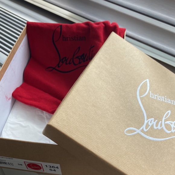 Christian Louboutin - Pigalle Plato 100 Patent PJ1A Nude. Size 38 - Picture 2 of 5